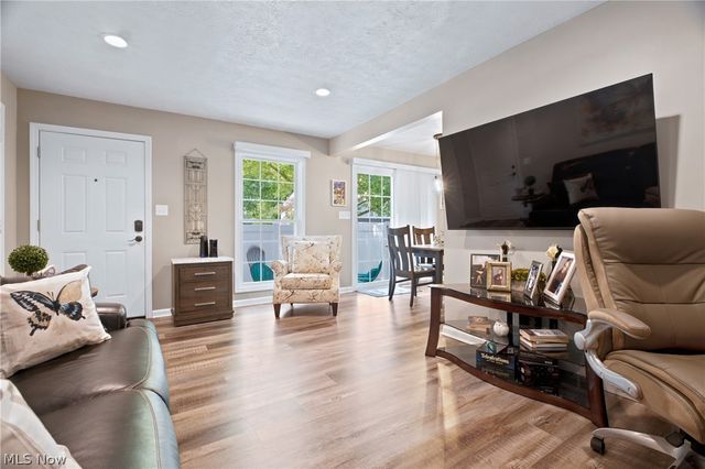 20468 Williamsburg Court 208C, Middleburg Heights, OH 44130