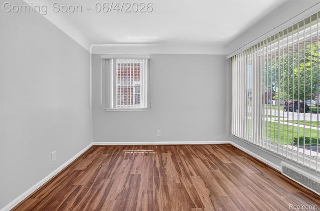 9709 Park Avenue, Allen Park, MI 48101