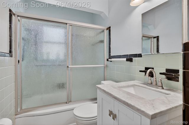 9709 Park Avenue, Allen Park, MI 48101