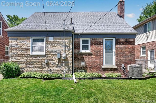 9709 Park Avenue, Allen Park, MI 48101