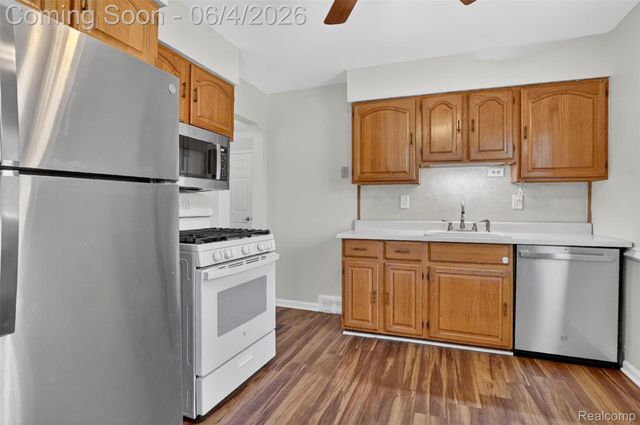 9709 Park Avenue, Allen Park, MI 48101