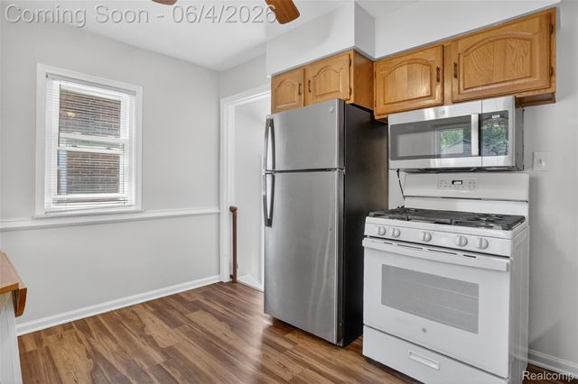 9709 Park Avenue, Allen Park, MI 48101