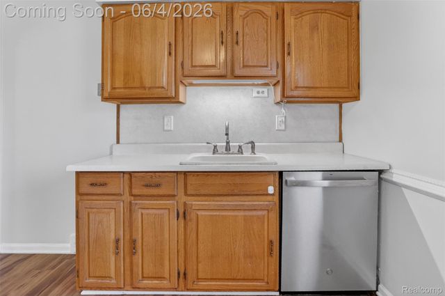 9709 Park Avenue, Allen Park, MI 48101