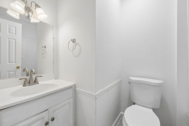 1802 Seminary St B, Nashville, TN 37207