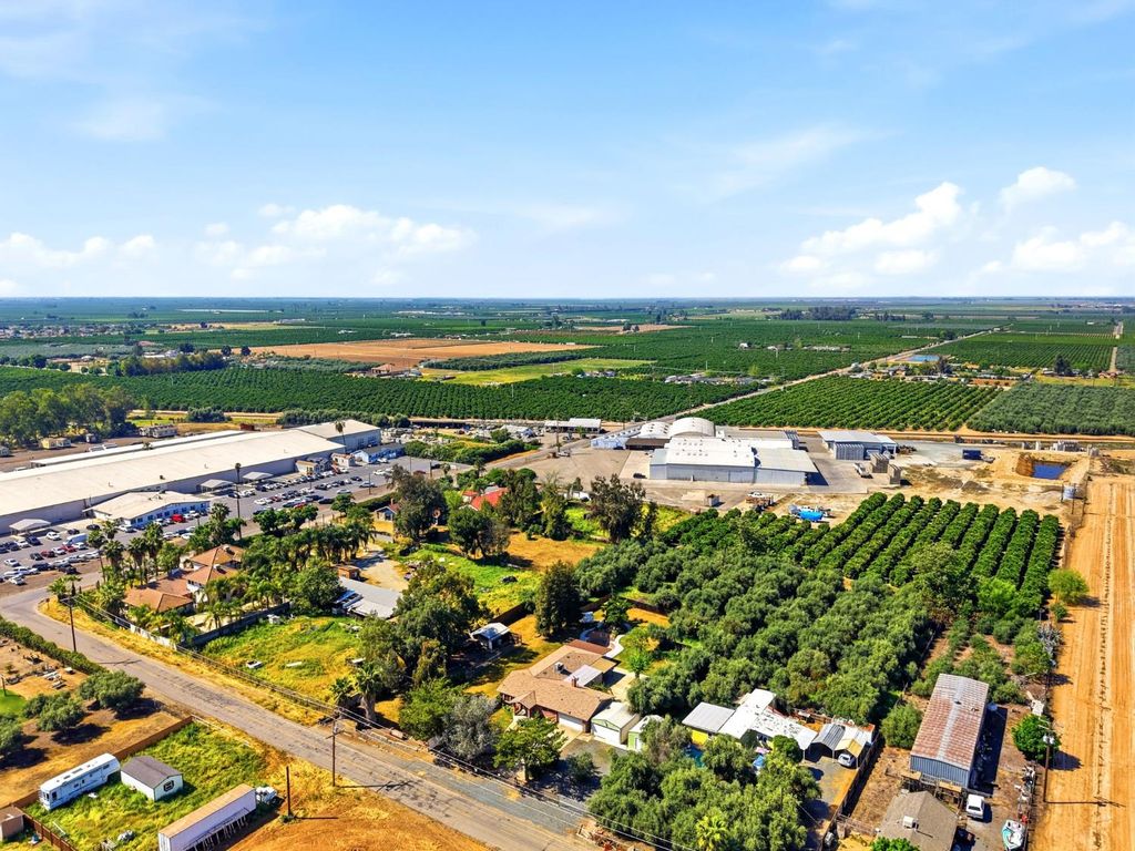 Image 14 of property listing at 24053 Road 212, Lindsay, CA 93247