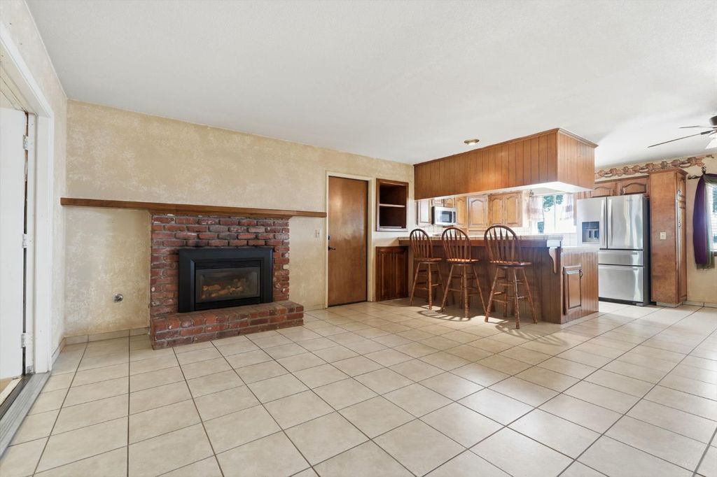 Image 29 of property listing at 24053 Road 212, Lindsay, CA 93247