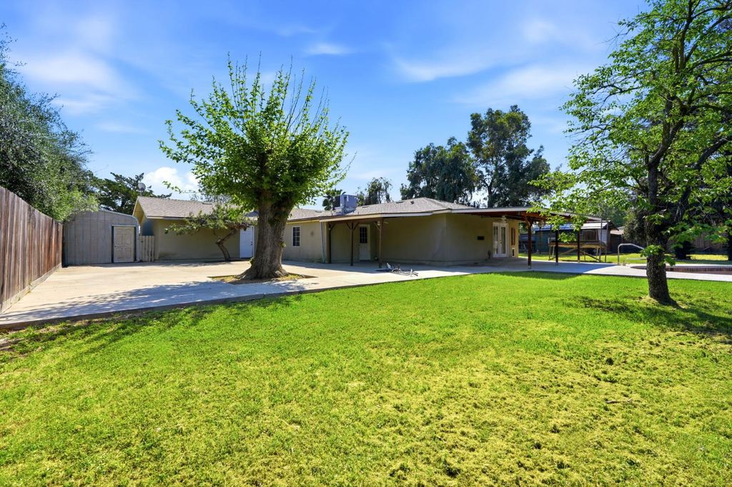 Image 53 of property listing at 24053 Road 212, Lindsay, CA 93247