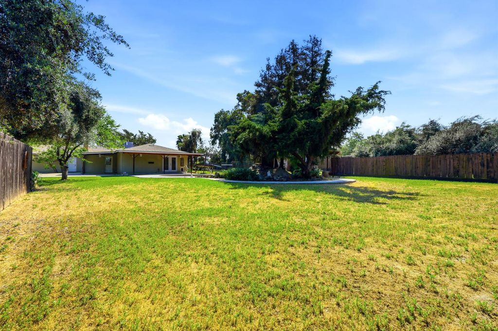 Image 56 of property listing at 24053 Road 212, Lindsay, CA 93247