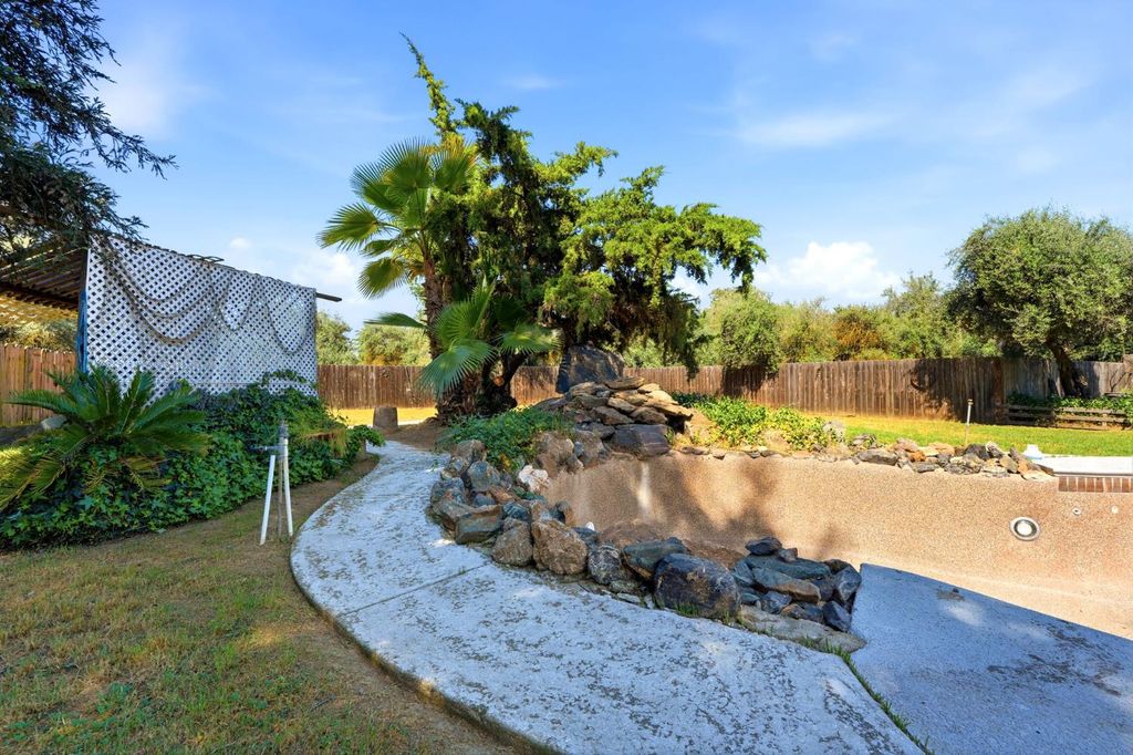 Image 58 of property listing at 24053 Road 212, Lindsay, CA 93247