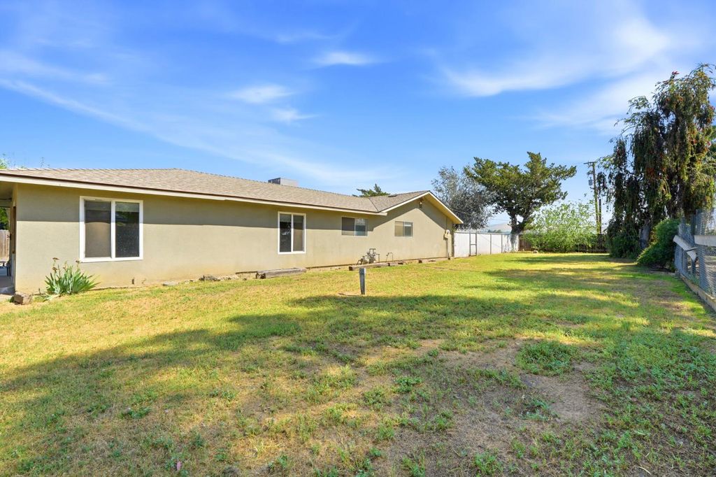 Image 61 of property listing at 24053 Road 212, Lindsay, CA 93247