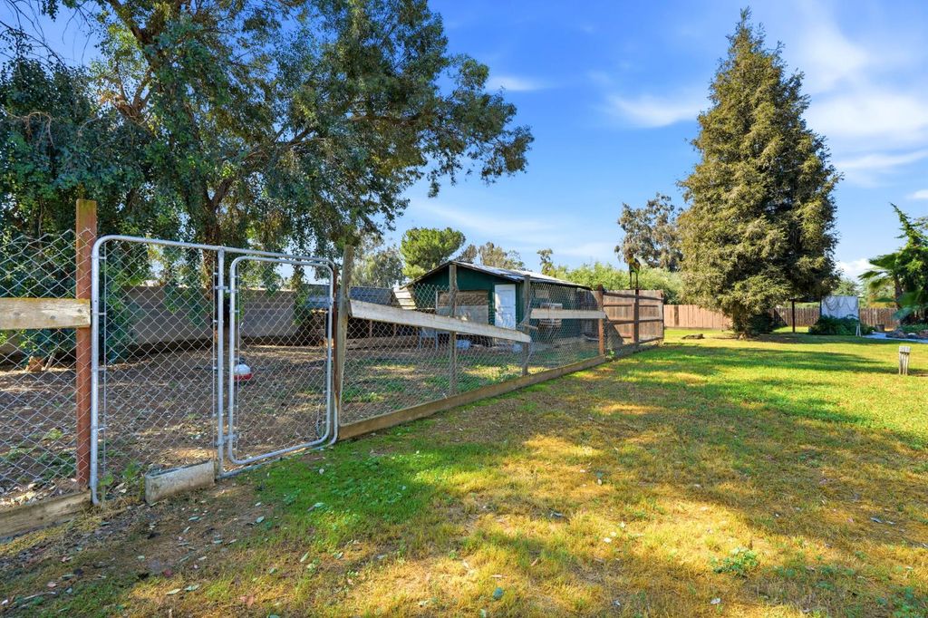 Image 63 of property listing at 24053 Road 212, Lindsay, CA 93247