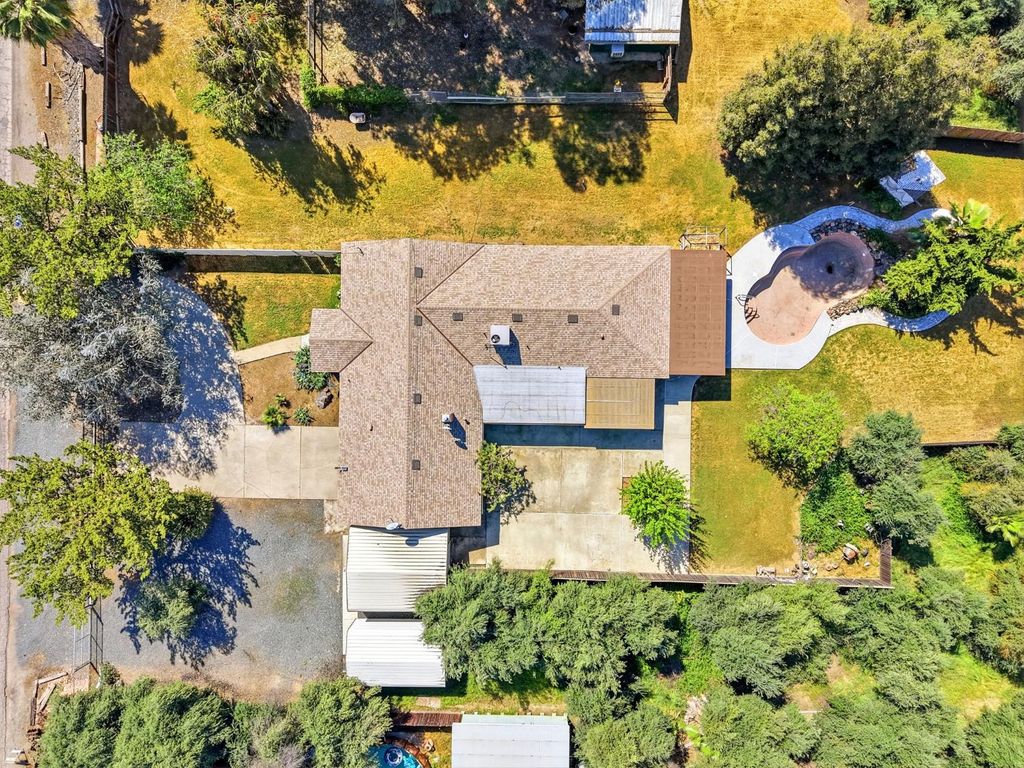 Image 65 of property listing at 24053 Road 212, Lindsay, CA 93247