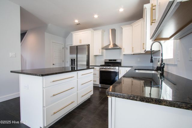 302 N 16th Street, Morehead City, NC 28557