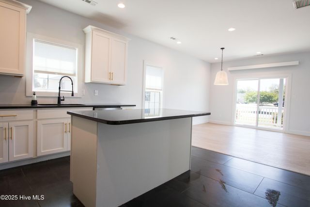 302 N 16th Street, Morehead City, NC 28557