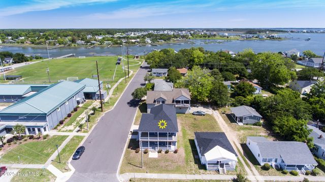 302 N 16th Street, Morehead City, NC 28557