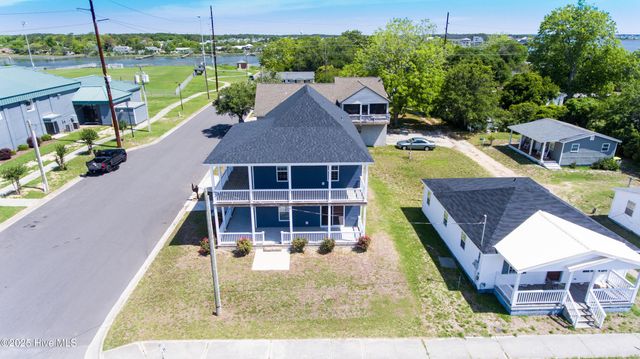302 N 16th Street, Morehead City, NC 28557