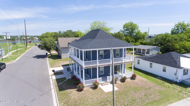 302 N 16th Street, Morehead City, NC 28557