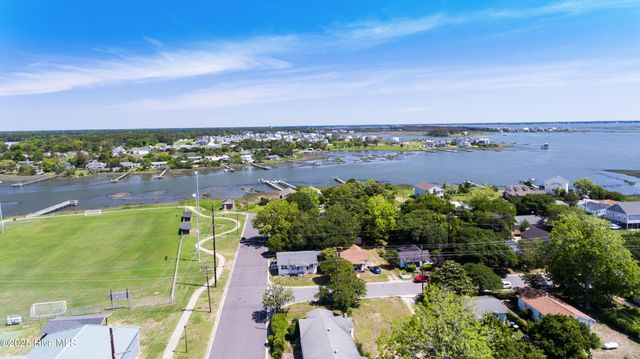 302 N 16th Street, Morehead City, NC 28557