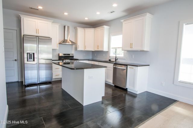 302 N 16th Street, Morehead City, NC 28557