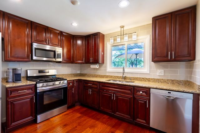 1150 Attleboro Court, Schaumburg, IL 60193