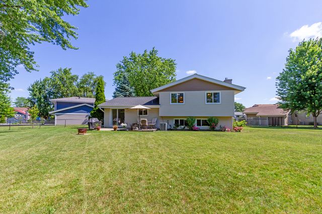1150 Attleboro Court, Schaumburg, IL 60193