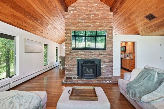 26 Dennis Circle, Northborough, MA 01532
