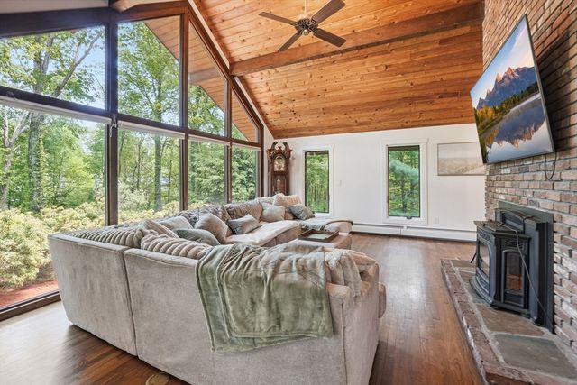 26 Dennis Circle, Northborough, MA 01532