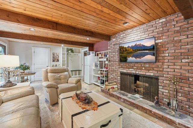 26 Dennis Circle, Northborough, MA 01532