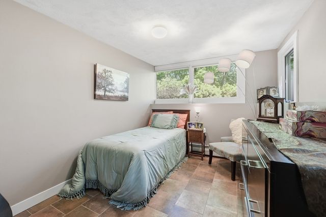 26 Dennis Circle, Northborough, MA 01532