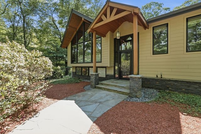 26 Dennis Circle, Northborough, MA 01532