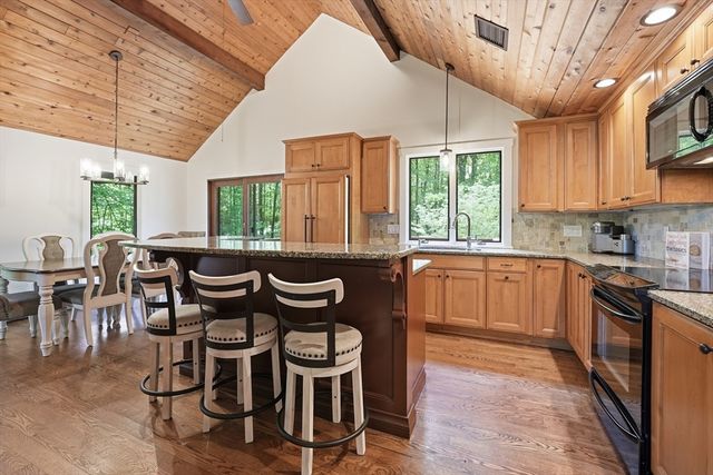 26 Dennis Circle, Northborough, MA 01532