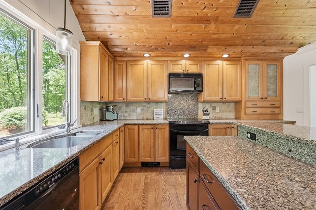 26 Dennis Circle, Northborough, MA 01532