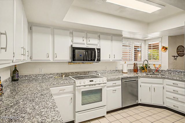 26417 S TRURO Drive, Sun Lakes, AZ 85248