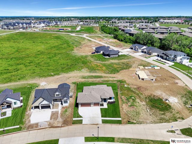 3630 Tree Line Drive, Lincoln, NE 68516