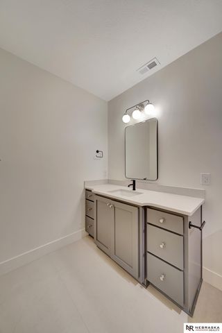 3630 Tree Line Drive, Lincoln, NE 68516