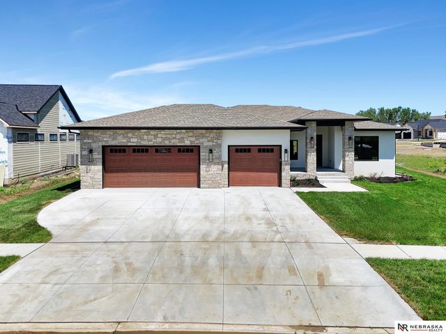 3630 Tree Line Drive, Lincoln, NE 68516