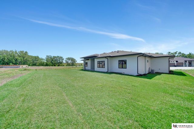 3630 Tree Line Drive, Lincoln, NE 68516