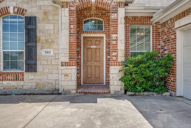303 Ravenna Road, Lake Dallas, TX 75065