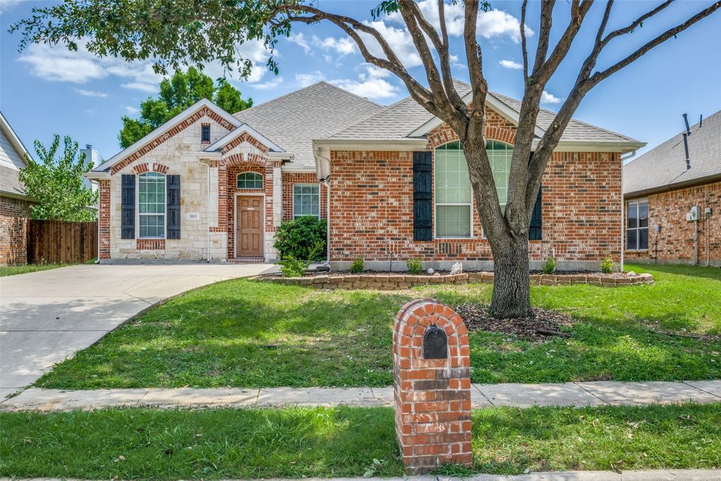 303 Ravenna Road, Lake Dallas, TX 75065