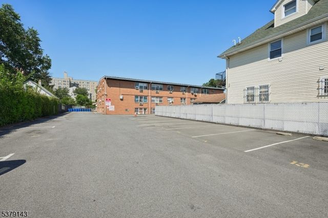 14 Hazard Pl 3C, Elizabeth City, NJ 07208