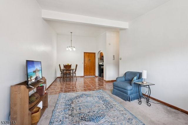 14 Hazard Pl 3C, Elizabeth City, NJ 07208