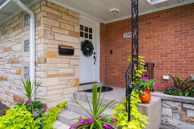1302 W Campbell Street, Arlington Heights, IL 60005
