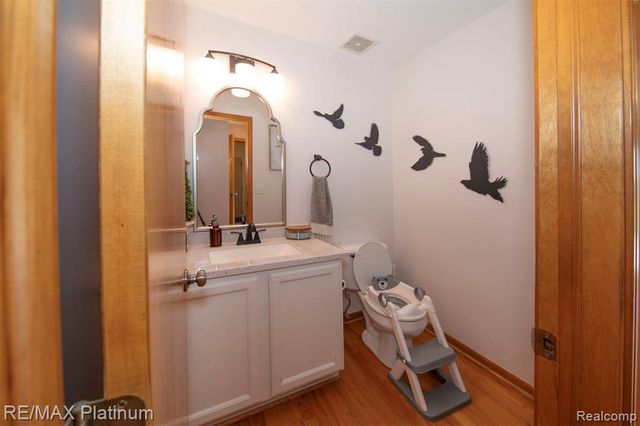 9633 Fairfax Drive, Pinckney, MI 48169