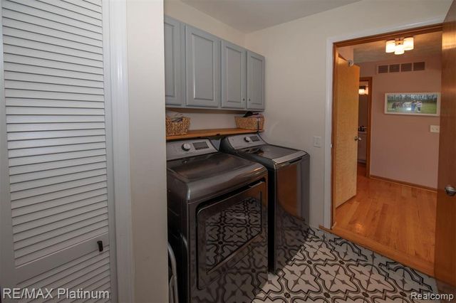 9633 Fairfax Drive, Pinckney, MI 48169