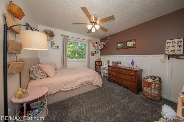 9633 Fairfax Drive, Pinckney, MI 48169