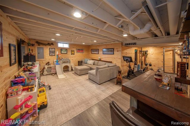 9633 Fairfax Drive, Pinckney, MI 48169