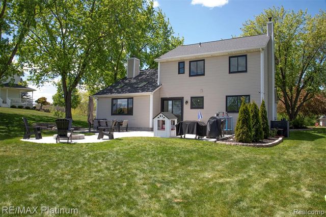 9633 Fairfax Drive, Pinckney, MI 48169