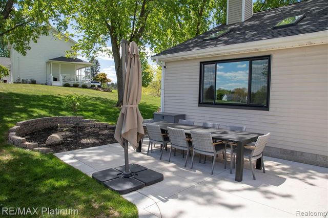 9633 Fairfax Drive, Pinckney, MI 48169