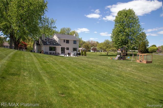 9633 Fairfax Drive, Pinckney, MI 48169