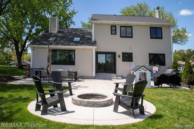 9633 Fairfax Drive, Pinckney, MI 48169